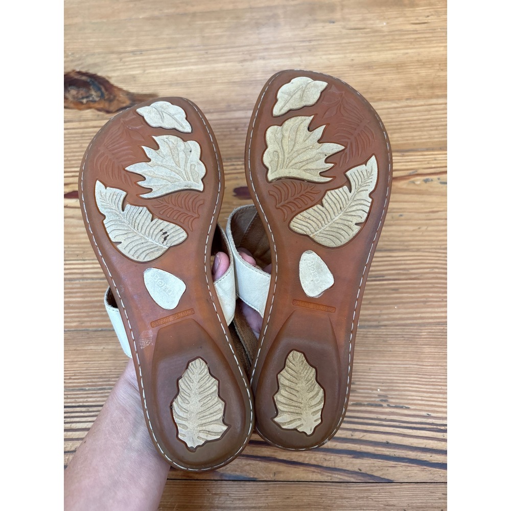 Born‎ Thong Sandals Womens Cream Leather Floral Embossed Slingback SIZE 9 - Picture 4 of 7